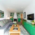 Apartamento T2 Dina's Place Nazaré