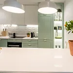 T2 Dina's Place Nazaré