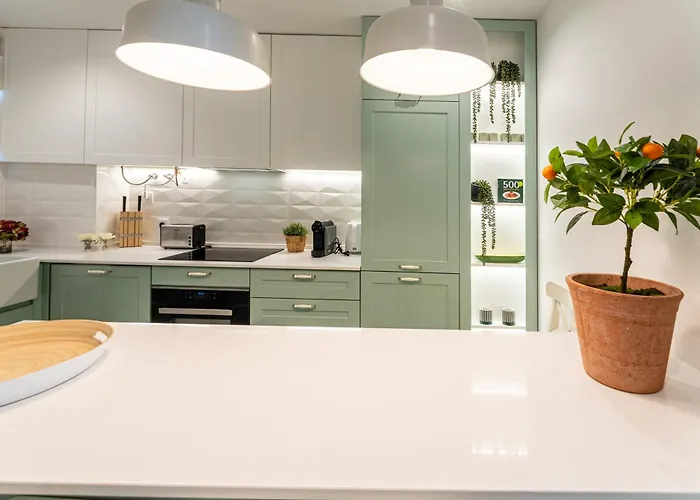 T2 Dina's Place Nazaré