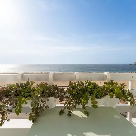 T2 Dina's Place Nazare