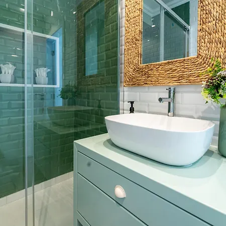 T2 Dina's Place * 나자레