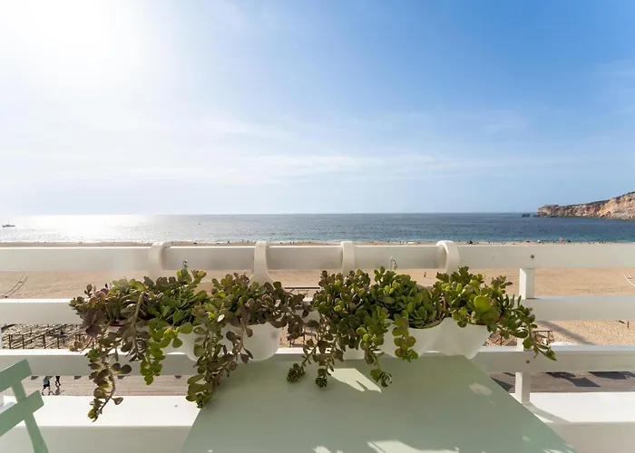 T2 Dina's Place Назаре