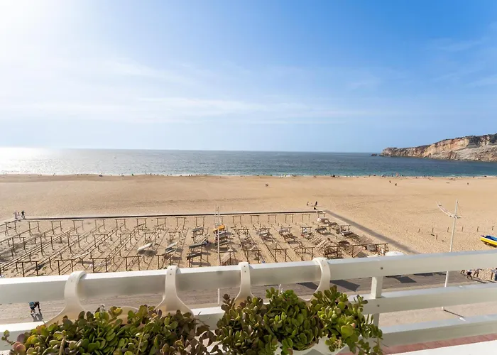 T2 Dina's Place Назаре