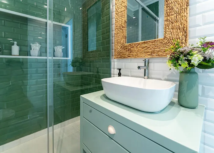 T2 Dina's Place * Назаре