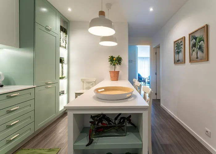 T2 Dina's Place Назаре